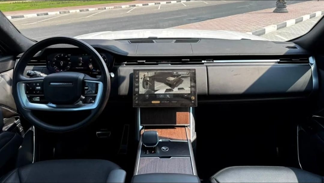 Range Rover Vogue V8 2025  WHITE 2025 Rental Dubai