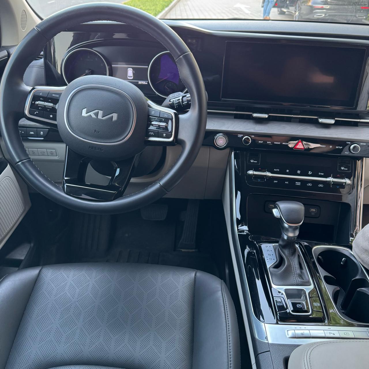 KIA Carnival   BLACK  Rental Dubai