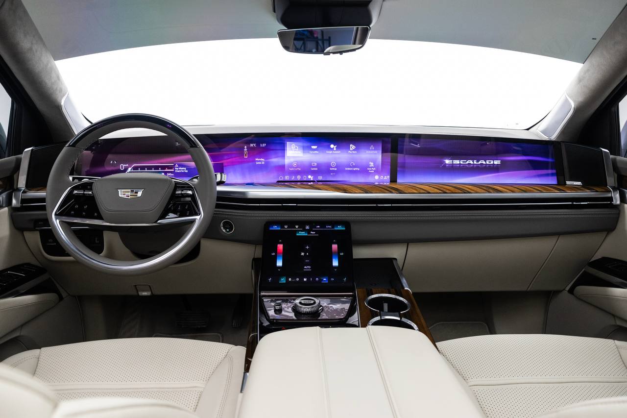 Cadillac Escalade Platinum 2025  BLACK 2025 Rental Dubai