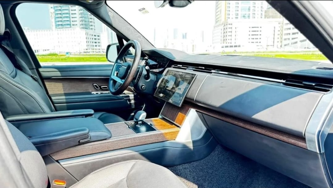 Range Rover Vogue V8 2025  WHITE 2025 Rental Dubai