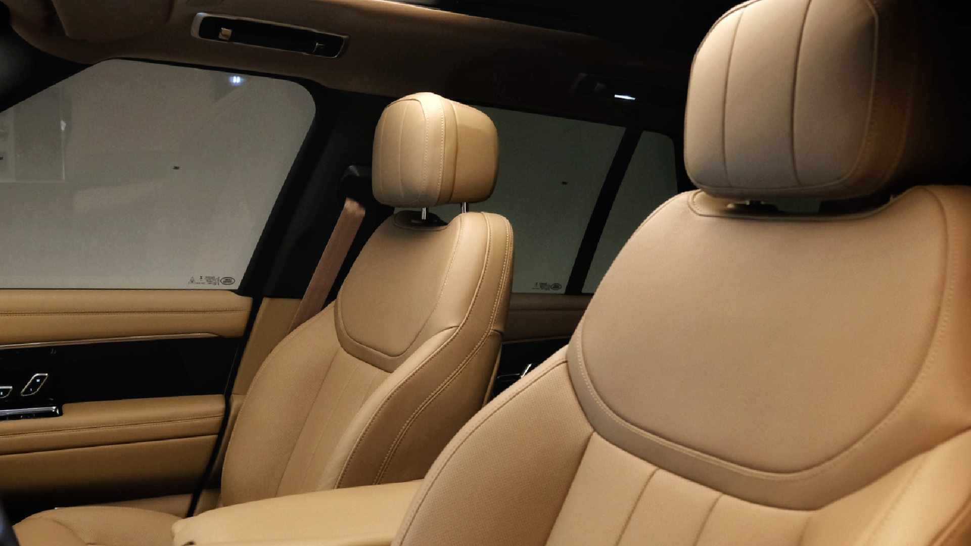 Range Rover Vogue  BLACK 2024 Rental Dubai