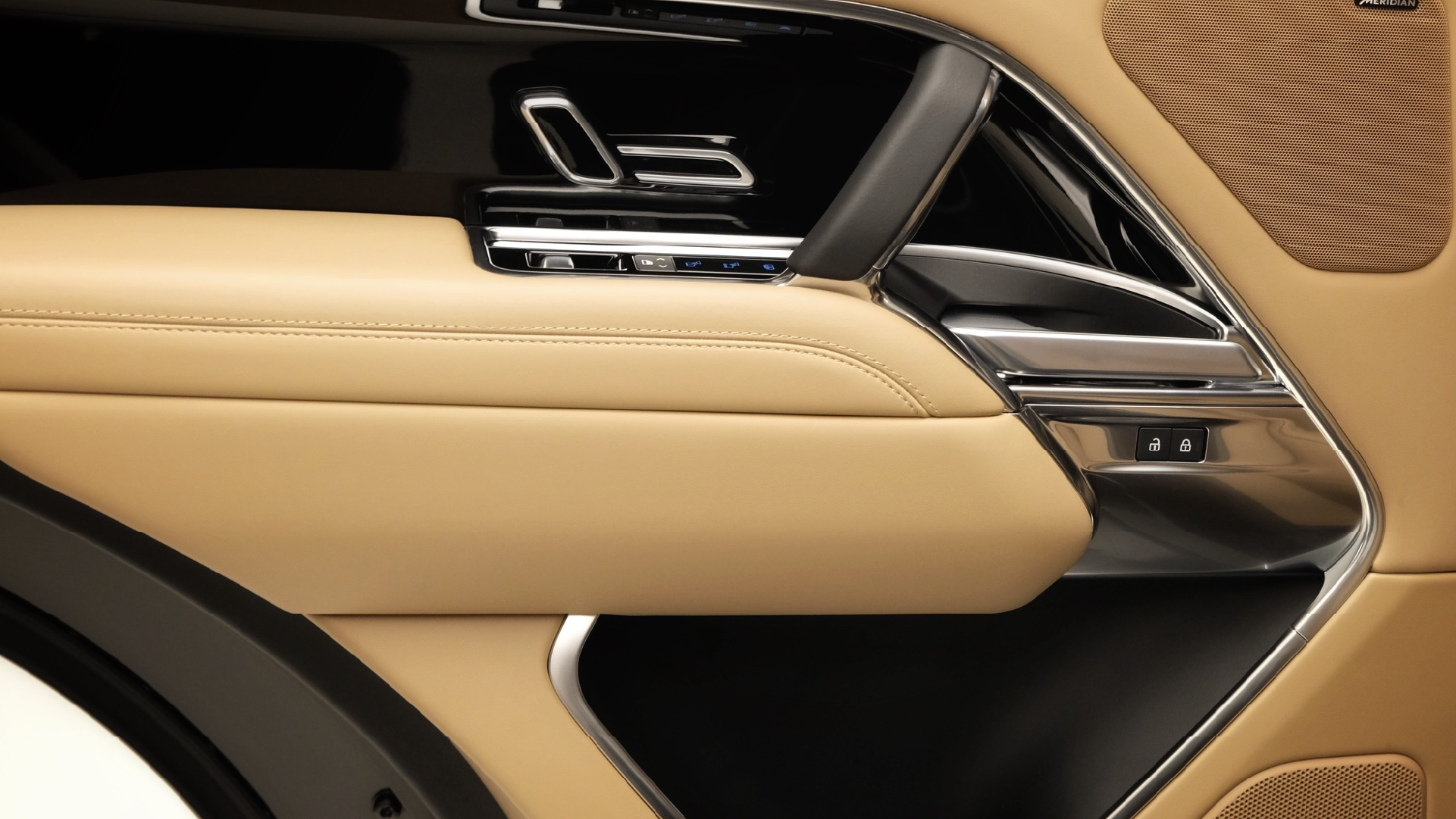 Range Rover Vogue  BLACK 2024 Rental Dubai