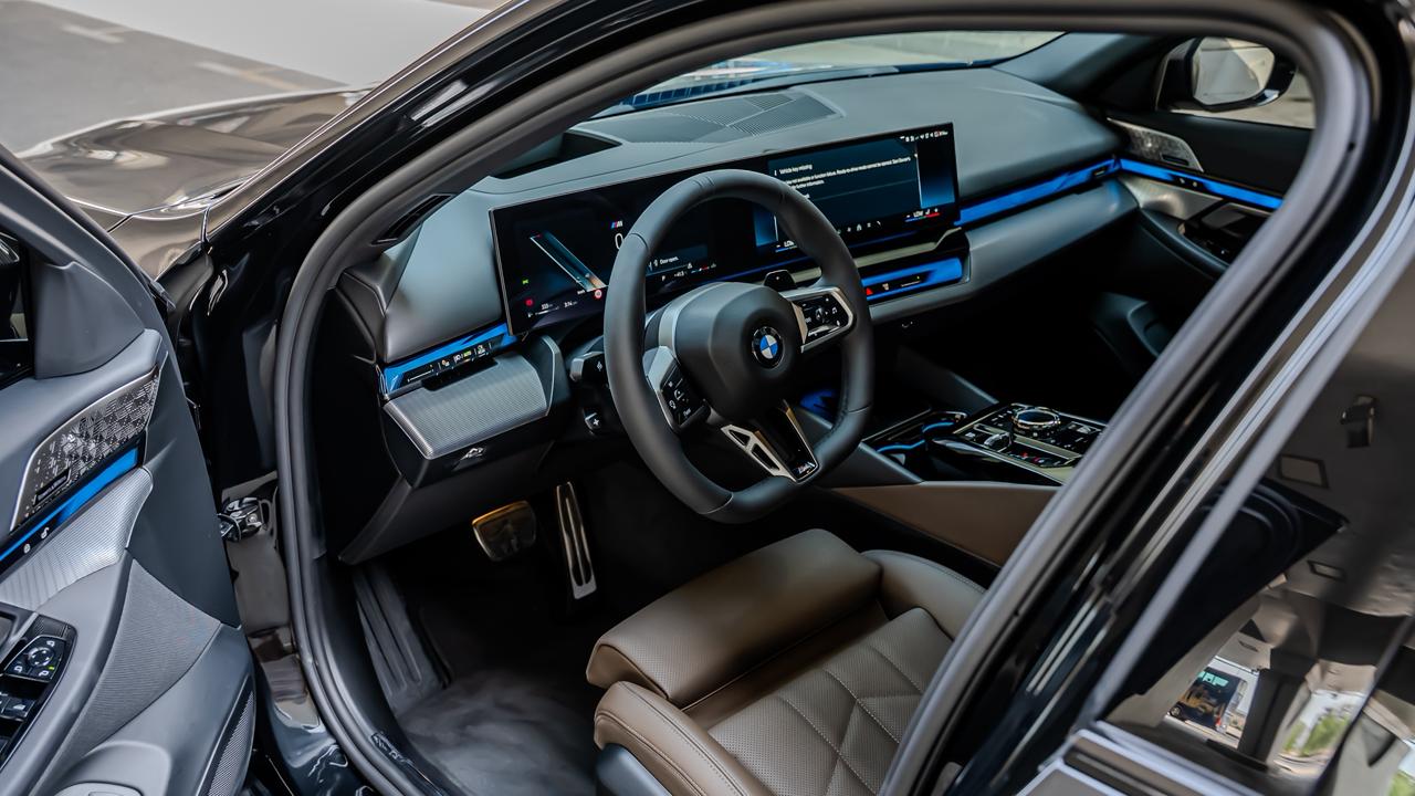 BMW 530i (2025)  BLACK 2025 Rental Dubai