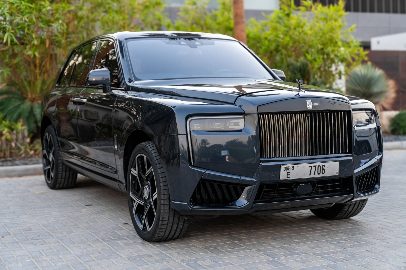 Rolls Royce Cullinan Black Badge 2023 body kit 2025  BLACK 2023 Rental Dubai