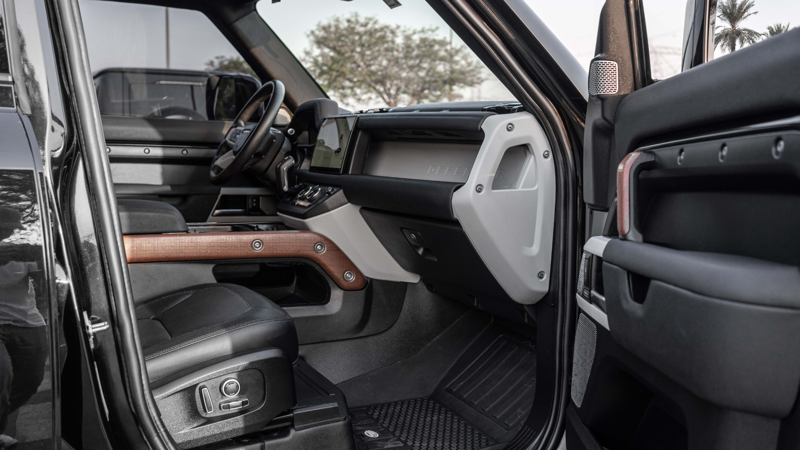 Land Rover Defender  BLACK 2024 Rental Dubai