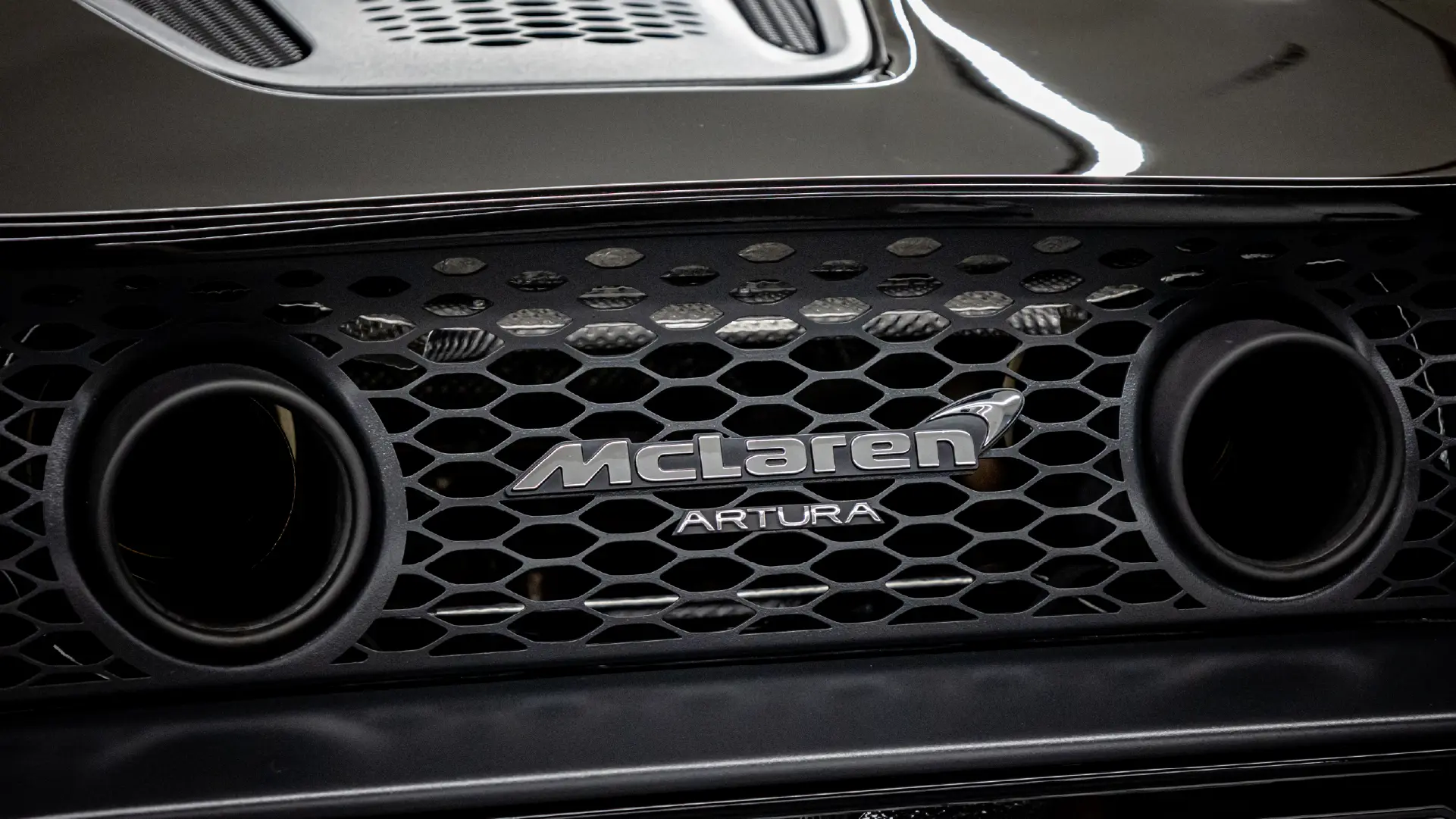 McLaren Artura  BLACK 2024 Rental Dubai